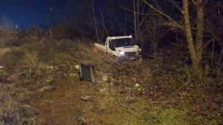 Bursada akıl almaz trafik kazası: Demir bariyerler araçların üzerine düştü