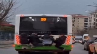 Bursada belediye otobüsünde tehlikeli yolculuk