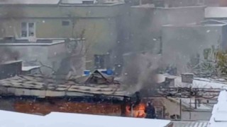 Bursada çatı katı yangını korkuttu