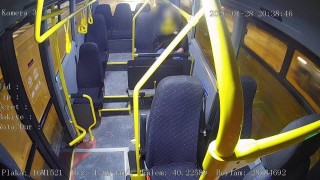 Bursada halk otobüsünde zamanla yarış...Kalp krizi geçiren yolcu için acile kırdı