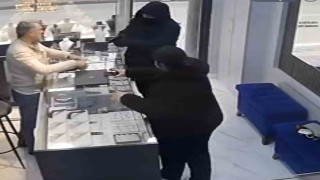 Bursada kamera şakası gibi soygun girişimi kamerada