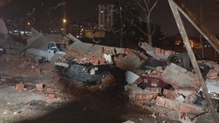 Bursada lodos duvarı devirdi, altında kalan 10 araç hasar gördü