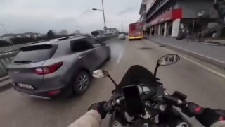 Bursada motosikletlinin ölümden döndüğü anlar