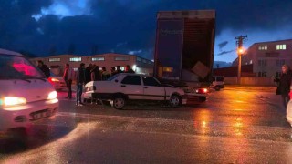 Bursada otomobil tıra çarptı: 1 yaralı