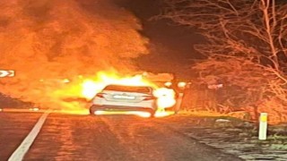 Bursada seyir halindeki otomobil alev alev yandı