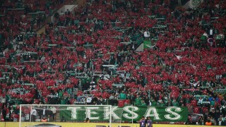 Bursaspor tribünleri Türk bayraklarıyla donatıldı