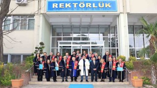 BUÜde profesörlük belgeleri törenle takdim edildi