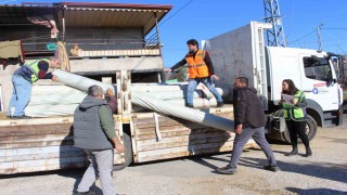 Büyükşehir Belediyesinden hortumdan zarar gören üreticiye destek