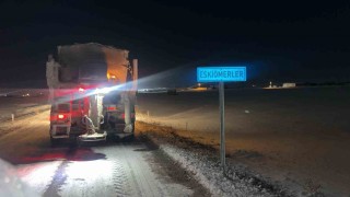 Büyükşehir kar ve tipiye karşı seferber: Kırsalda 187 yol açıldı, 46 yolda çalışma devam ediyor