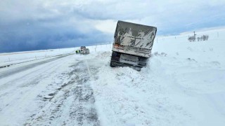 Buzlanma ve fırtına kazaları beraberinde getirdi