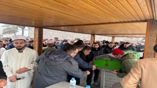 Cam silerken 3. kattan düşen öğretmen son yolculuğuna dualarla uğurlandı