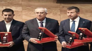 Çameline çağ atlatan Başkan Arslana Yılın En Başarılı İlçe Belediye Başkanı ödülü verildi