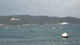Çanakkale Boğazı lodos fırtınası nedeniyle transit gemi geçişlerine kapatıldı