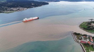 Çanakkale Boğazının rengi değişti; Avrupa Yakası mavi olarak kaldı