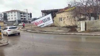 Çankaya Mahallesinde fırtına maddi hasara yol açtık
