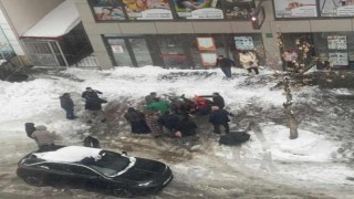 Çatıdan düşen kar kütlesinin altında kalan kadın hayatını kaybetti