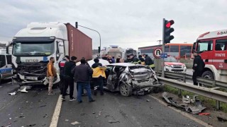 Çerkezköyde tır otomobile arkadan çarptı: 3 yaralı