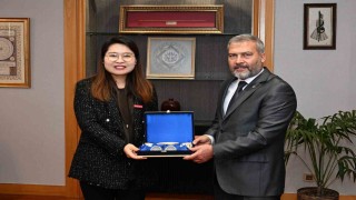 Çinli heyet Anadolu Üniversitesi Rektörü Adıgüzel ile buluştu