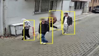 Çocuklar ellerinde silahla geziyor sanıldı, oyuncak tabanca çıktı