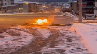 Çöp konteynırı yanına bırakılan eşyalar alev aldı