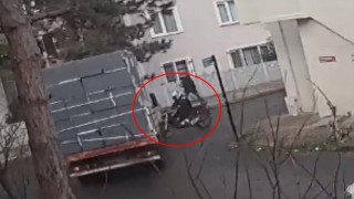 Çorluda kamyonetle motosikletin çarpıştığı kaza kamerada