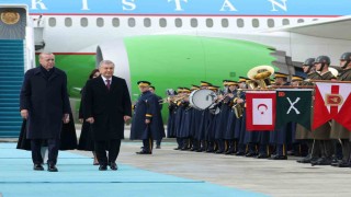 Cumhurbaşkanı Erdoğan, Özbekistan Cumhurbaşkanı Mirziyoyevi havalimanında karşıladı