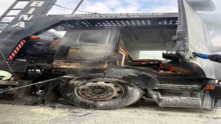 D100 çekicide çıkan yangını itfaiye söndürdü