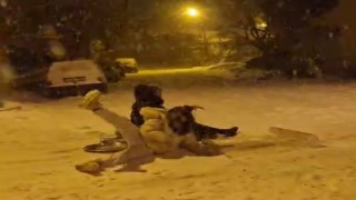 Darendede kar yağışıyla gelen eğlence