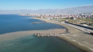 Deniz suyunda yaşanan çekilme vatandaşları tedirgin etti