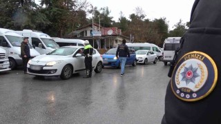 Denizli Emniyet Müdürlüğü yılbaşı gecesi 4 bin şahsı 3 bin aracı kontrol etti
