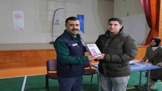 Depremzede öğrencilere burs ve tablet desteği