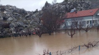 Derebucakta araziler sular altında kaldı