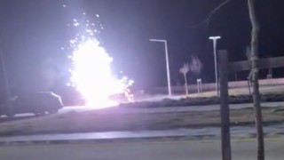 Devlet hastanesi bahçesinde otomobil yangını