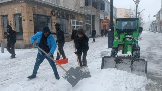 Diyadinde karla mücadele çalışmaları devam ediyor