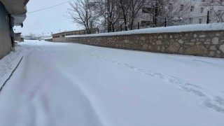 Diyadinde yoğun kar yağışı hayatı olumsuz etkiliyor