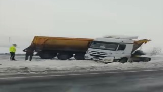 Diyarbakırda aynı güzergahta 5 araç kazaya karıştı
