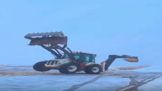 Diyarbakırda kepçe operatörü iş makinasıyla drift attı