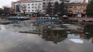 Donan Porsuk Çayının buzu erimeye başladı