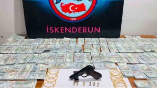 Durdurulan araçta sahte 1 milyon Amerikan doları  ele geçirildi