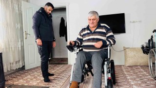 Duyarlı vatandaştan engelli vatandaşa akülü sandalye desteği