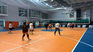 Düzce Gençlik Merkezinde voleybol heyecanı sürüyor
