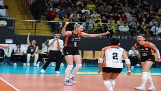 Eczacıbaşı Dynavit, derbide V. Bankı 3-1le geçti