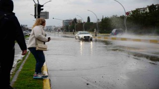Edirnede cadde ve sokaklar göle döndü