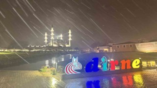 Edirnede kar yağışı etkili oluyor
