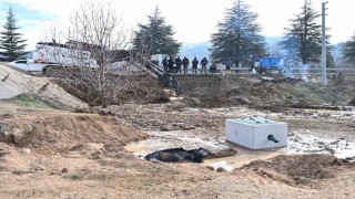 Eğirdirden gelen içme suyu borusundaki patlak ekiplerce giderildi
