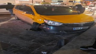 Elazığda alkollü şahıs çaldığı araçla kaza yaptı