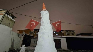 Elazığda dev kardan adam görenleri hayrete düşürdü