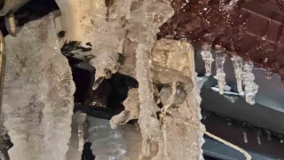 Elazığda metrelerce buz sarkıtı oluştu