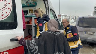Elazığda sitede doğal gaz zehirlenmesi: 1i çocuk 6 kişi hastaneye kaldırıldı