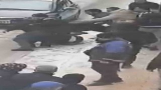 Elazığda sokak ortasında tekme tokat kavga: O anlar kamerada